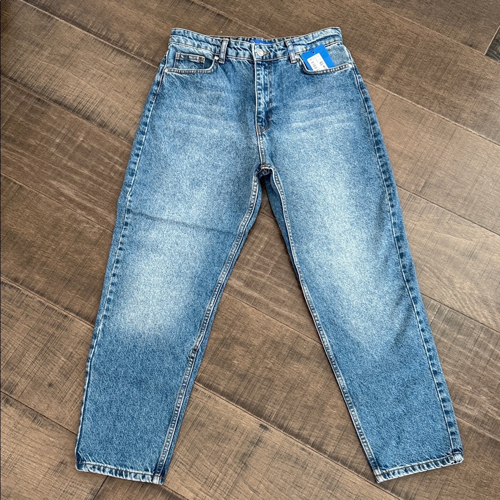 NWT MOM FIT JEANS SIZE XL  (runs small)